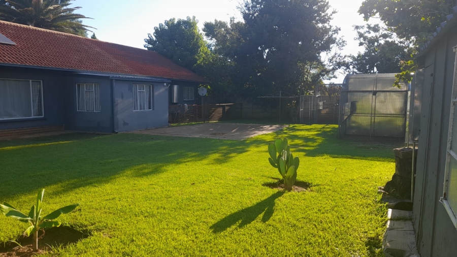 To Let 4 Bedroom Property for Rent in La Hoff North West